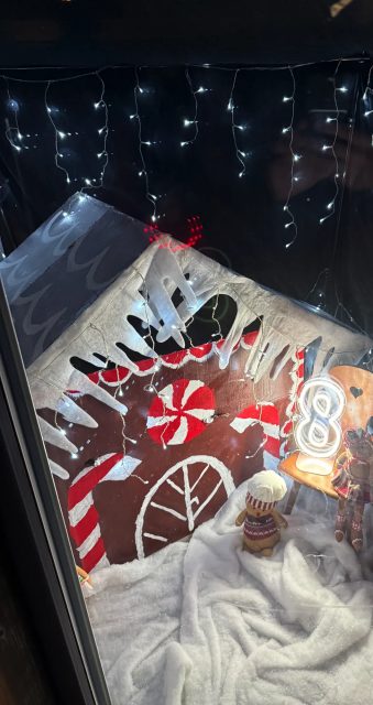 Weihnachtsfenster 8. Dezember 2025